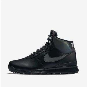 Nike Acorra Sneaker Boot